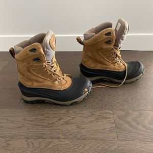 Men’s Size 8.5 North Face Winter Boots